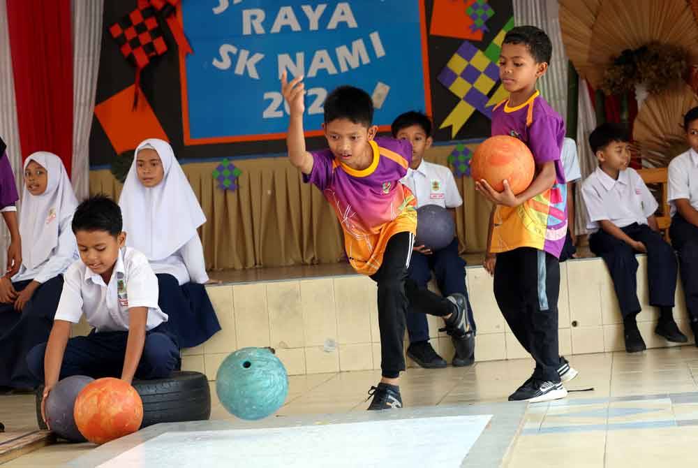 Usaha Ustaz Wan nyata tidak sia-sia apabila anak didiknya sering berjaya dalam kejohanan disertai termasuk sehingga ke peringkat daerah. Foto Bernama