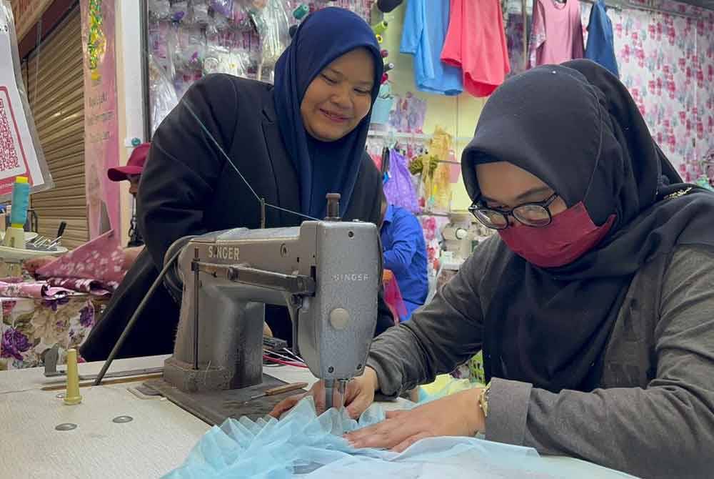 Mahani kini mempunyai lebih 30 pekerja untuk membantu dalam perniagaannya yang semakin maju.