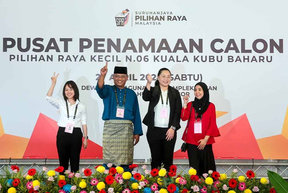 Barisan calon yang bertanding bagi PRK KKB (dari kiri) Pang Sock Tao dari Pakatan Harapan, Khairul Azhari Saut (Perikatan Nasional), Nyau Ke Xin (Bebas) dan Hafizah Zainudin (Parti Rakyat Malaysia) - Foto: Bernama