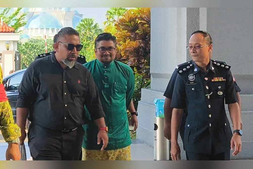 Che'gu Bard ketika hadir ke Mahkamah Sesyen Kuala Lumpur pada Isnin, bagi menghadapi dua pertuduhan kes memfitnah dan menghasut, baru-baru ini.
