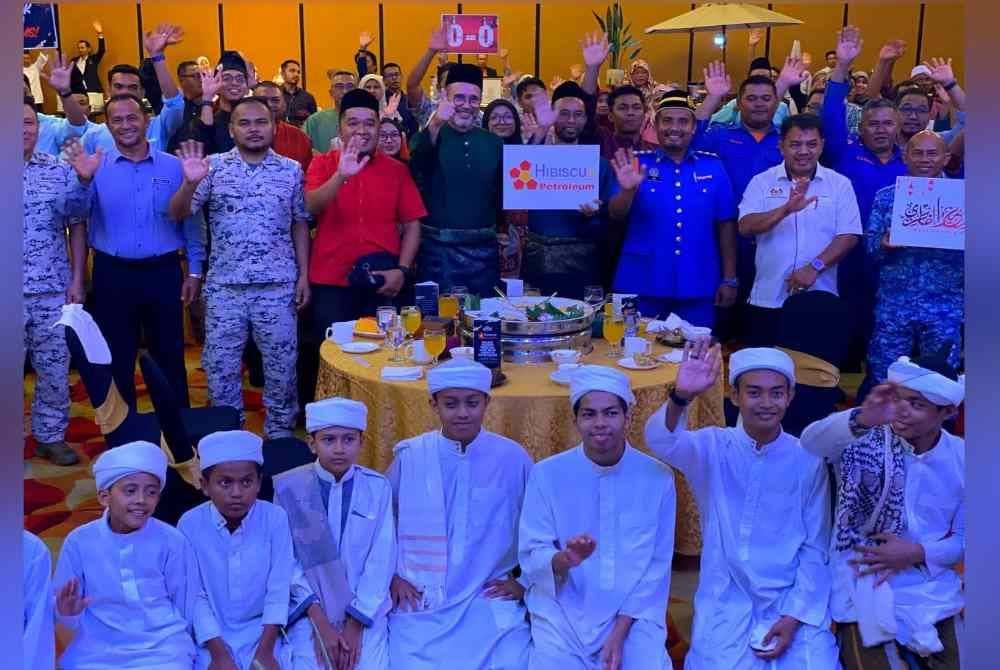 Antara mereka yang hadir pada Majlis Rumah Terbuka Hari Raya Hibiscus Petroleum di Kota Bharu pada Ahad.