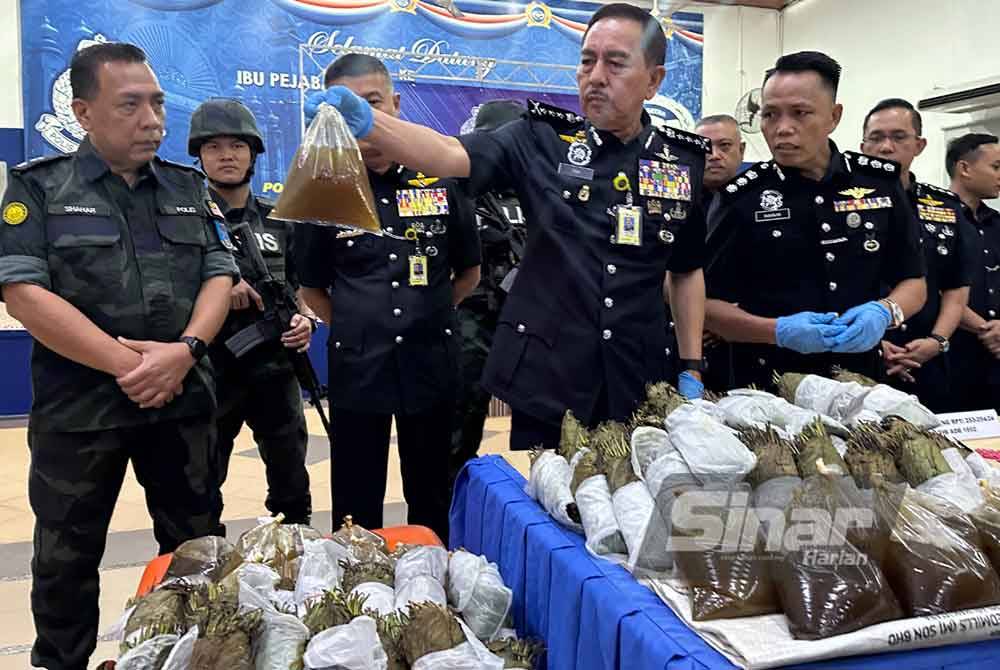 Air ketum yang diproses oleh suspek Orang Asli.