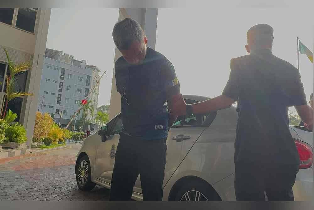 Tertuduh dibawa oleh polis ke Mahkamah Sesyen Butterworth untuk dituduh di atas pertuduhan membuat kenyataan menghasut.