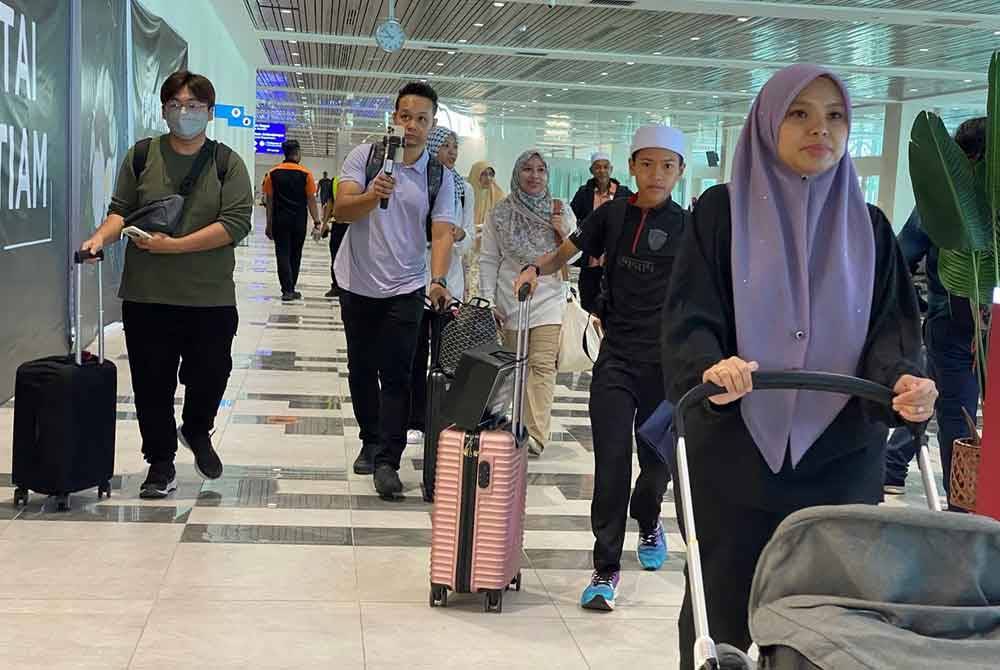 Tinjauan Sinar Harian mendapati, wajah baharu LTSIP itu membuatkan ramai teruja sehingga ada yang mengeluarkan telefon pintar masing-masing untuk merakamkan detik-detik terindah.