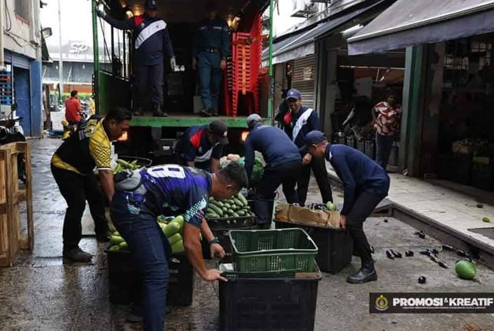 Kesemua barangan dan peralatan perniagaan dipindahkan ke Setor Sitaan DBKL di Jalan Lombong, Taman Miharja Cheras, Kuala Lumpur