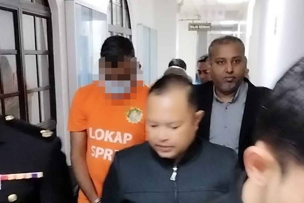 Salah seorang suspek dibawa ke mahkamah pada Rabu.