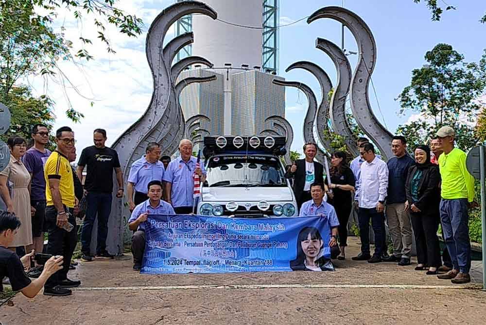 Majlis Pelepasan Ekspedisi Mengelilingi Dunia Menggunakan Perodua Kenari di pekarangan Menara 188 di sini pada Rabu.