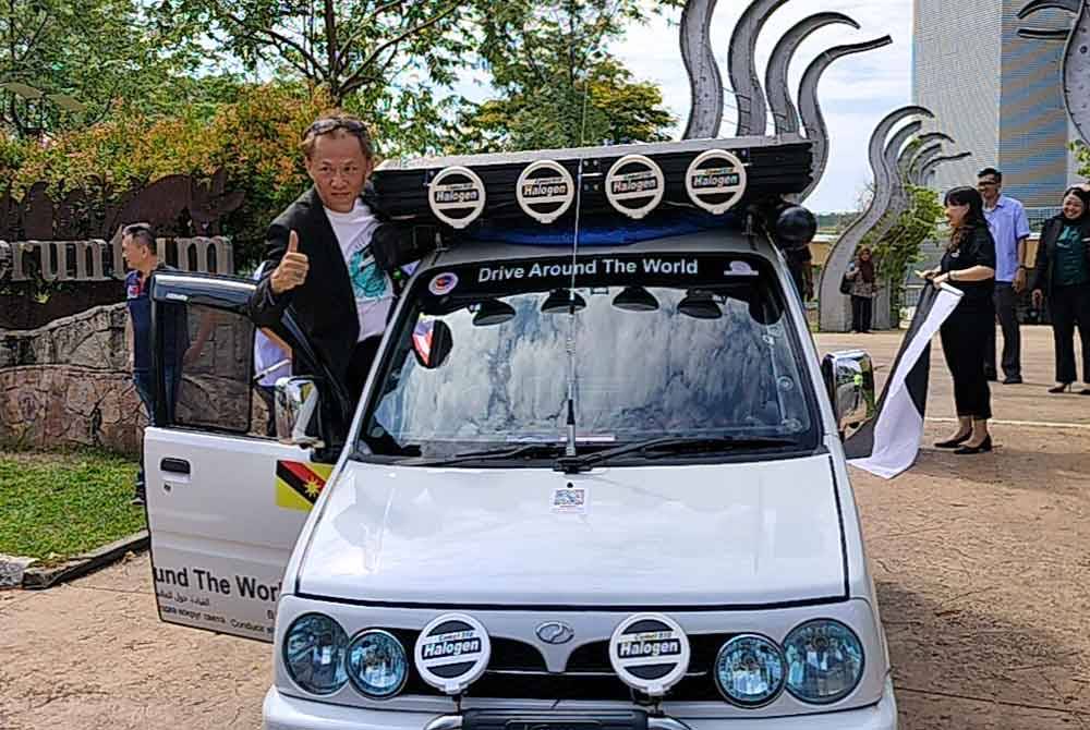 Jack bersama Perodua Kenari yang digunakan pada misi solo mengeliling dunia bermula pada Rabu.