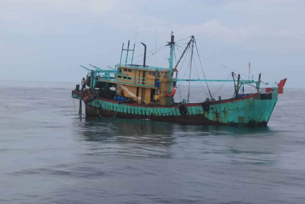 Bot nelayan tempatan yang dinaiki empat nelayan Myanmar disita untuk siasatan lanjut.