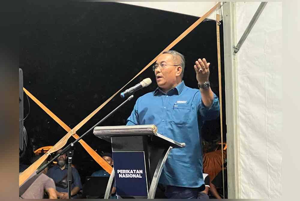 Muhammad Sanusi ketika Ceramah Perdana PN di Batang Kali pada Rabu malam.