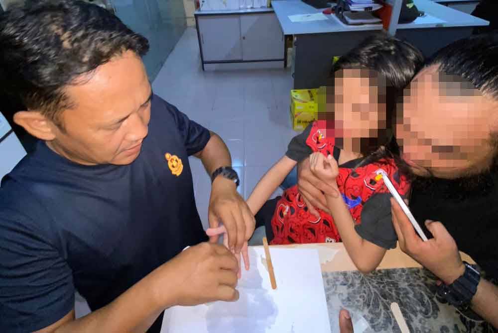 Mangsa dibawa ke BBP Teluk Intan bagi mendapatkan khidmat khas memotong tulang kambing yang tersekat pada jari kanak-kanak perempuan, Rabu lalu. Foto pembaca