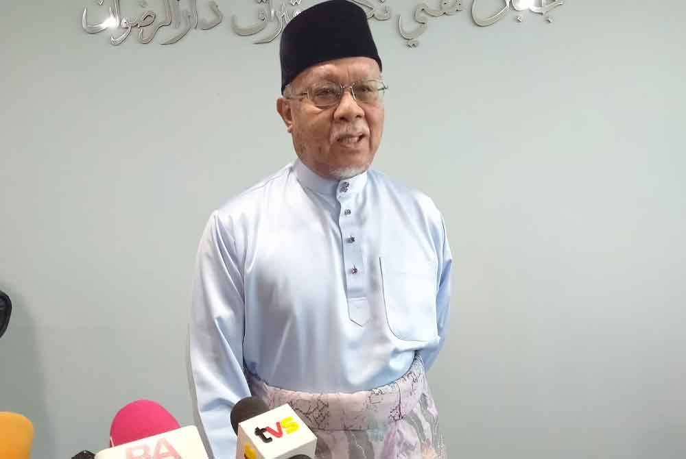 Wan Zahidi selepas sidang media di Bilik Mesyuarat Jabatan Mufti Negeri Perak pada Jumaat.