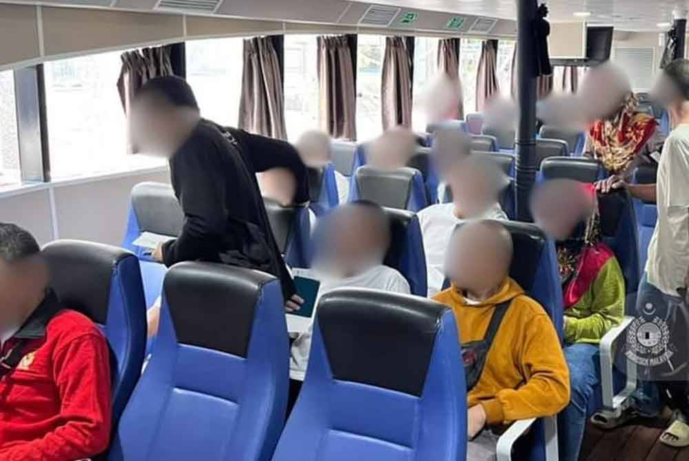 Sebahagian daripada 40 PATI warga Indonesia yang dihantar pulang selepas selesai menjalani hukuman di bawah Akta Imigresen 1959/63 dan Peraturan-Peraturan Imigresen 1963 - Foto: FB JIM Pahang