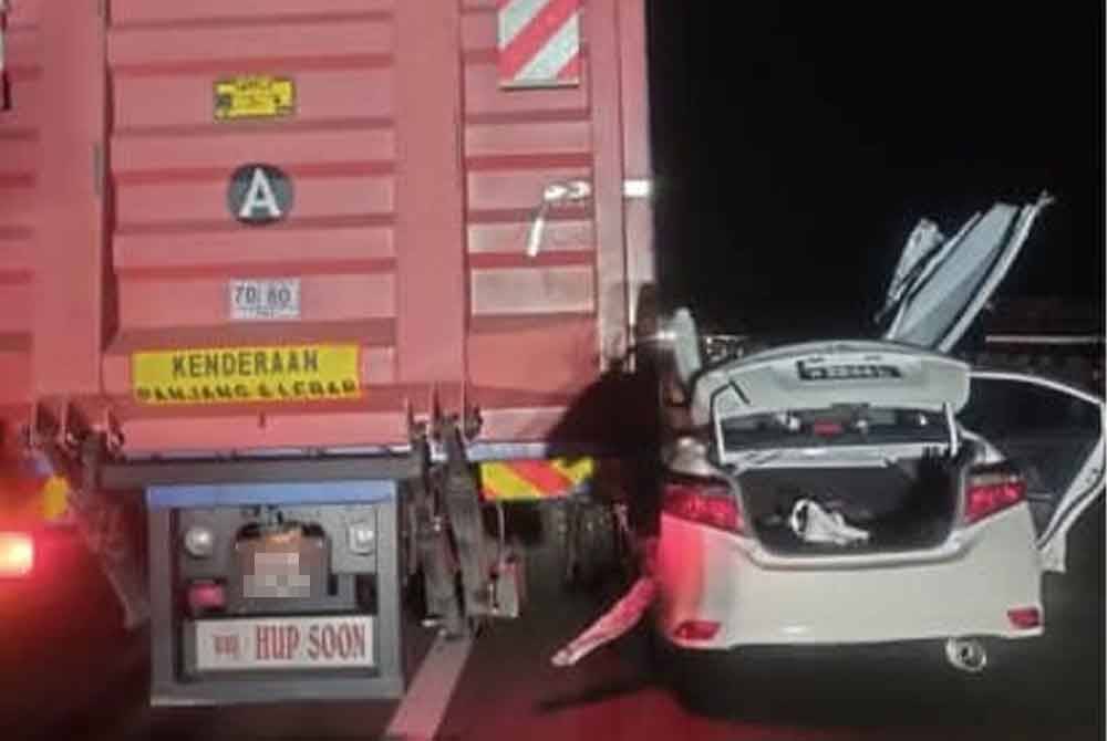 Keadaan kenderaan berkenaan sebaik kejadian pada awal pagi Jumaat.
(Foto PDRM)