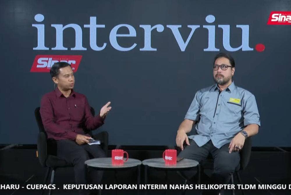 Sesi Interviu bertajuk 'Macam-macam hal artis sekarang' dihoskan oleh Haizir Othman (kiri) dengan panelis jemputan, Presiden Persatuan Seniman Malaysia (Seniman), Zed Zaidi (kanan) pada Khamis.