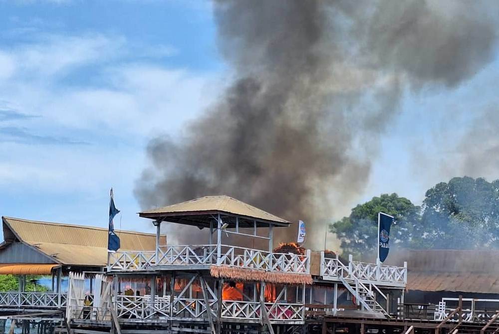 Restoran sebuah resort di Kampung Tampi-Tampi, musnah dalam kebakaran pada Jumaat