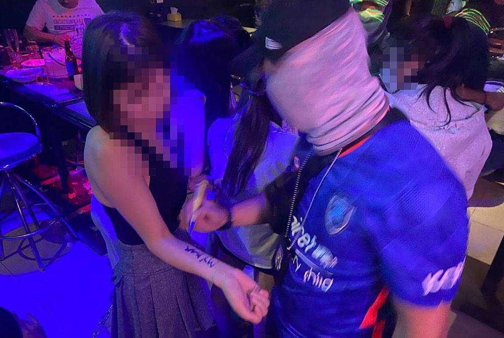 Antara yang ditahan dalam serbuan JIM di pusat hiburan sekitar Jalan Puchong Mesra, Kuala Lumpur pada Sabtu.