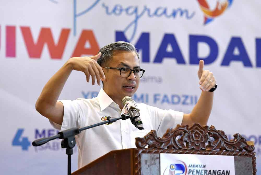 Fahmi berucap pada Program Jiwa Madani di Sekolah Menengah Kebangsaan Agama (SMKA) Perempuan Al-Mashoor, pada Sabtu. Foto Bernama