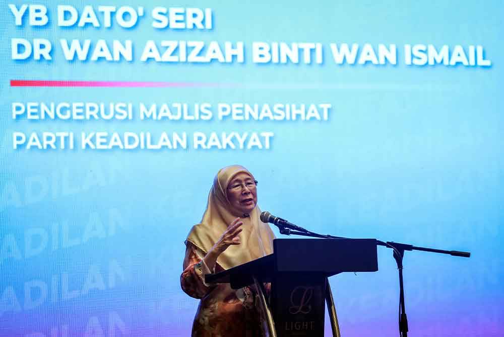 Dr Wan Azizah menyampaikan ucapan pada Sambutan 25 Tahun Keadilan Negeri Pulau Pinang, pada Sabtu. Foto Bernama