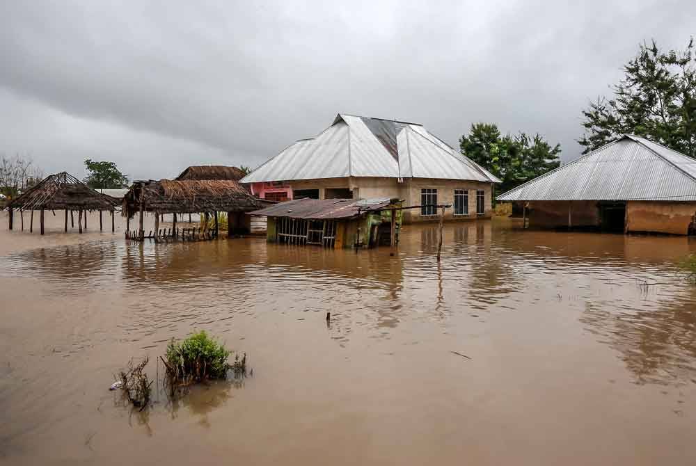 Kebanyakan rumah tenggelam di perkampungan daerah Rufiji di Mohoro, Tanzania.