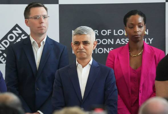 Khan menang 9 daripada 14 kawasan termasuk dua kawasan yang sebelum ini dikuasai Tori. Foto AP