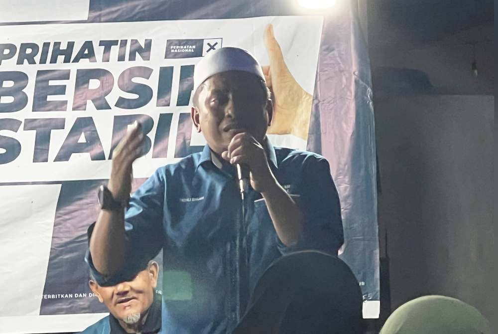 Ahmad Fadhli ketika hadir ceramah umum PN di Tanan Ampang Pechah, malam Sabtu.