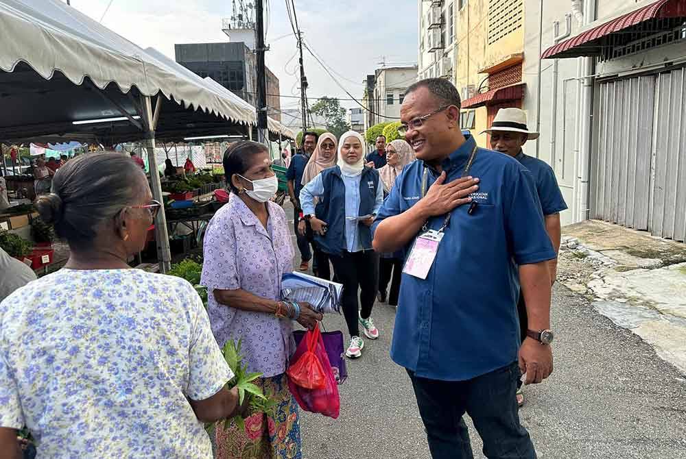 Khairul Azhari ketika berkempen di Kuala Kubu Baharu.