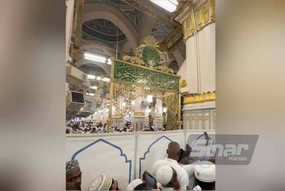 Setiap kumpulan jemaah haji akan dipimpin oleh pembimbing ibadah haji atau guru agama yang akan membawa ke Raudah.