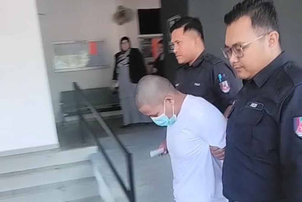 Mohammad Haikal (tengah) didakwa membunuh Bella antara Jalan Kelapa Barli, Taman Soga sehingga Jalan Parit Besar, di Kampung Parit Besar dan sebuah rumah terbiar di Lorong Imam Jailani, Tongkang Pechah.