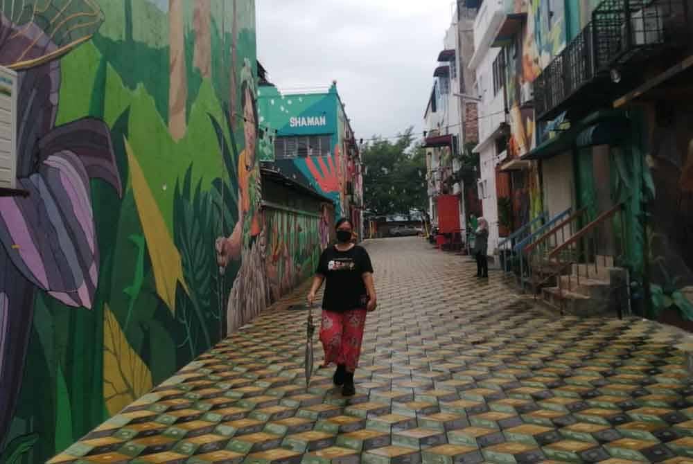 Art Street di Pekan Kuala Kubu Baharu.