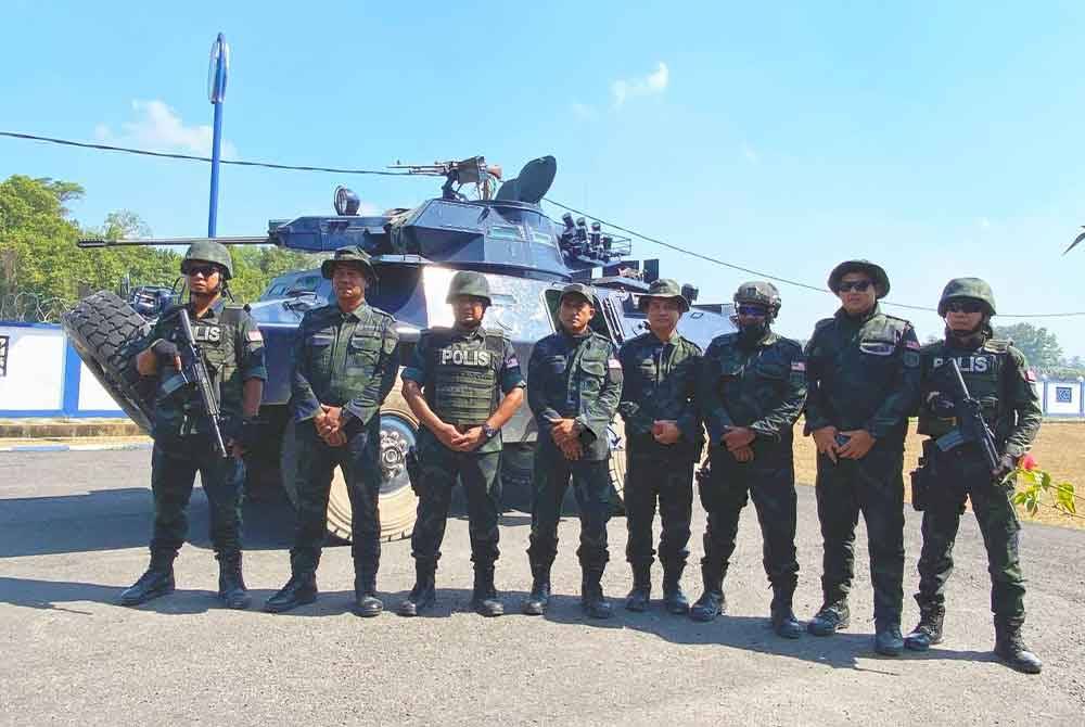 Sebahagian daripada anggota yang sentiasa bersiap sedia dalam penugasan menjaga sempadan Malaysia-Thailand di Kelantan.