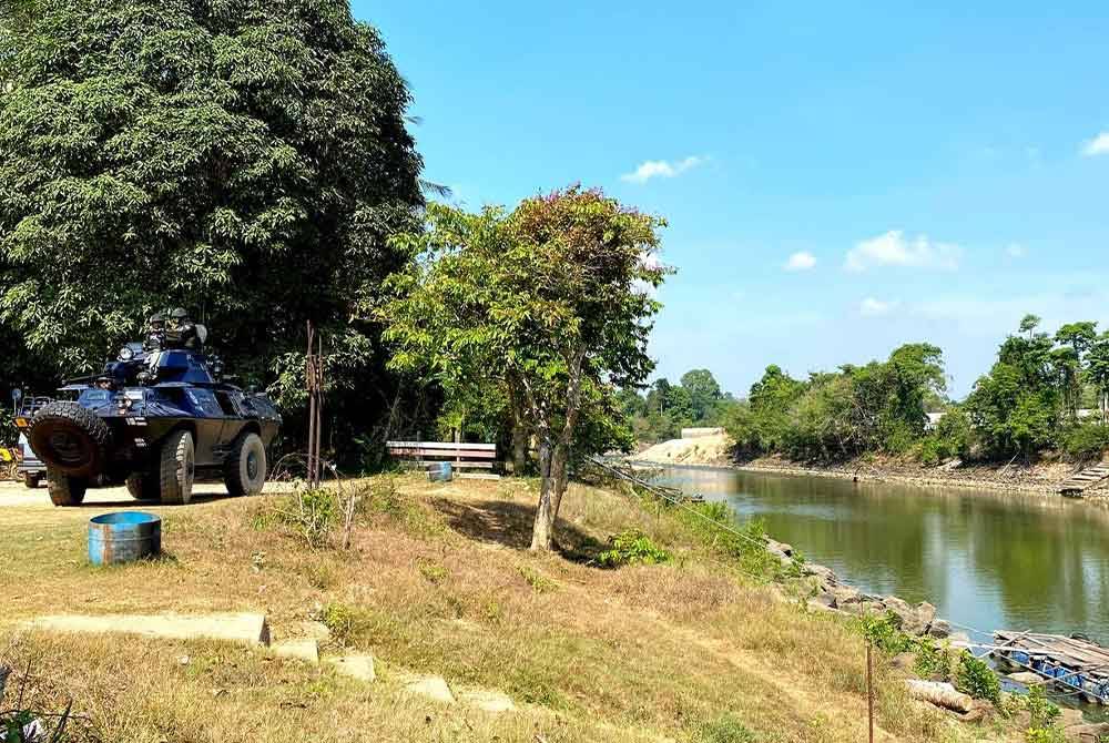 Rondaan mengggunakan kereta perisai jenis Commando V150 itu susulan insiden letupan yang berlaku di Selatan Thailand pada 29 April lalu.