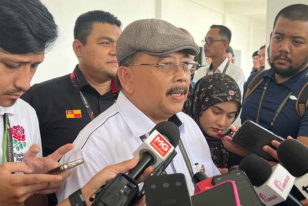 Abdul Ghani ketika ditemui pemberita selepas meninjau proses undi awal di Maktab PDRM pada Selasa.