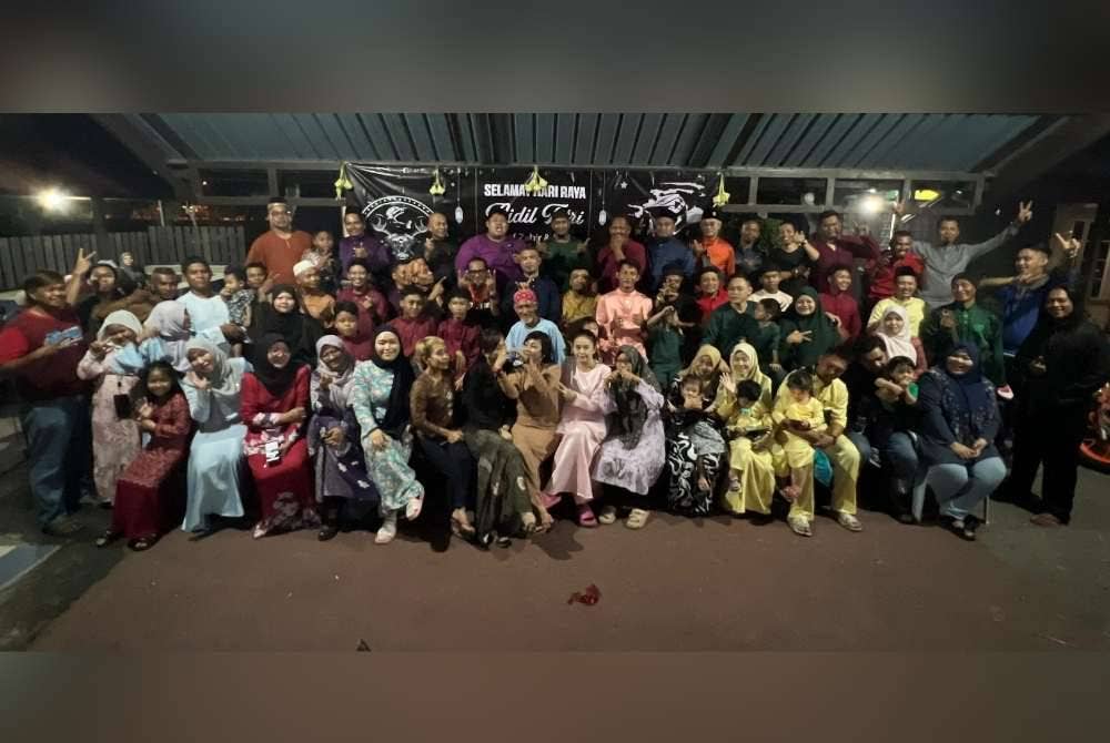 Sebahagian pemilik scrambler dan supermoto ceria menyambut Aidilfitri dalam suasana penuh nostalgia pada masa lalu.