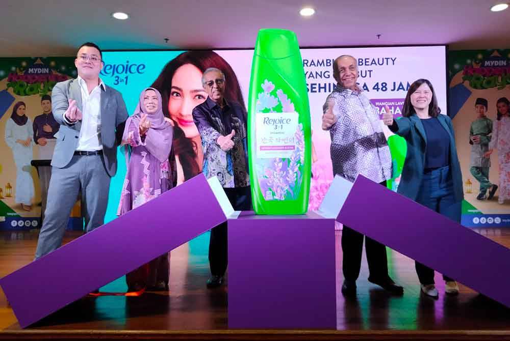 Dari kanan: Joanne, Ameer, Murad dan Siti Hawa.