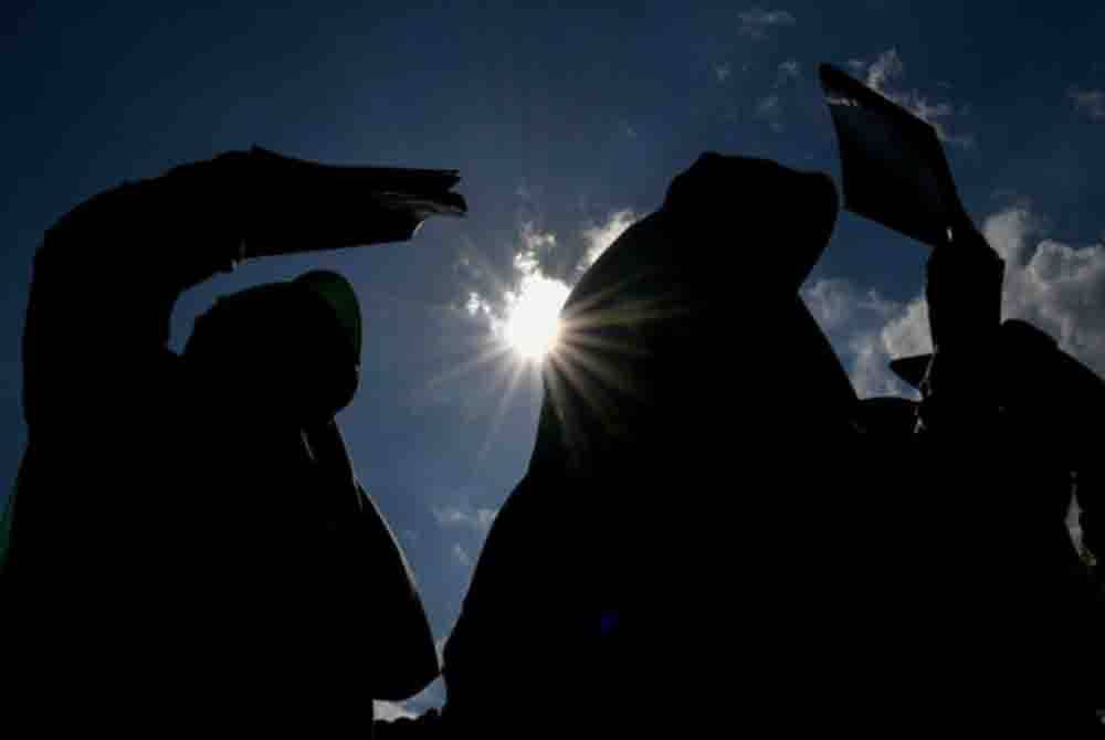 Berlaku gelombang haba serta cuaca panas dan kering di kawasan-kawasan tertentu di seluruh negara. Gambar hiasan.