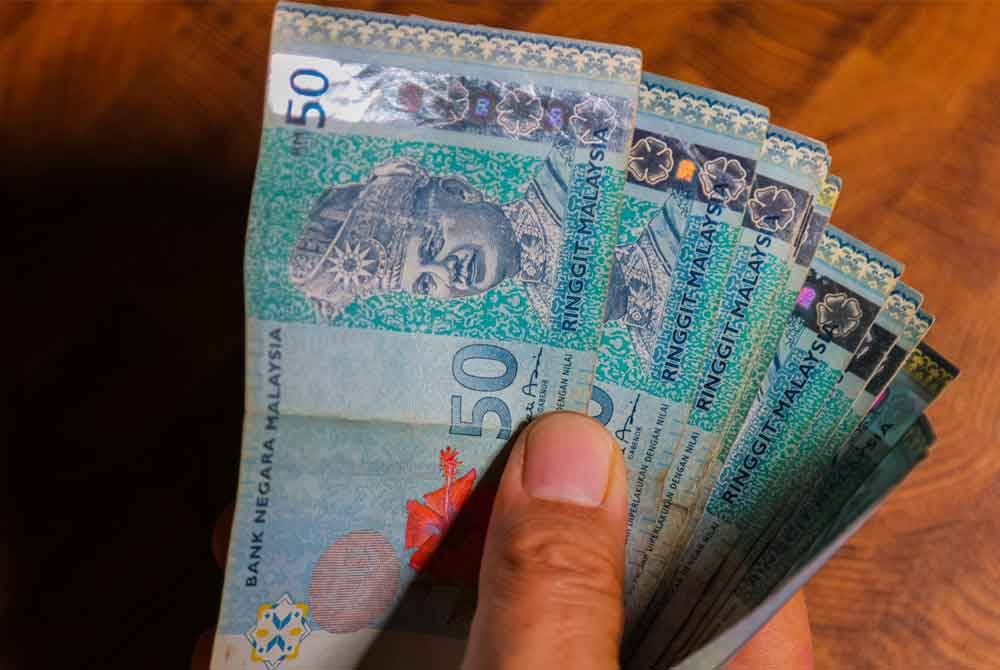 Lumrah dalam kehidupan, ada ketikanya kita terpaksa meminta bantuan ahli keluarga dan kenalan apabila mengalami kesulitan termasuklah melibatkan hal kewangan. Gambar hiasan