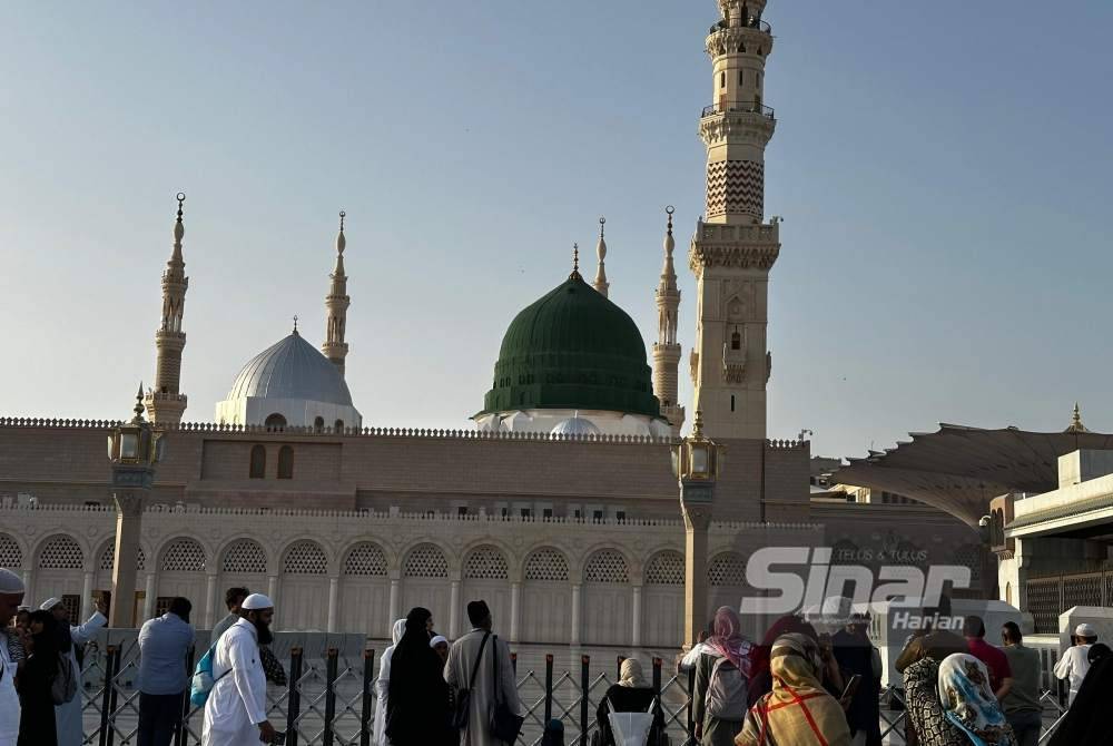 Masjid Nabawi merupakan tempat wajib diziarahi jemaah haji di Madinah.