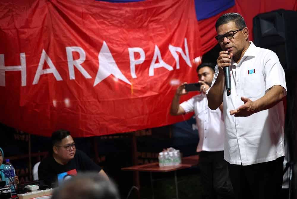 HULU SELANGOR, 8 Mei -- Ketua Setiausaha Saifuddin Nasution berucap pada Ceramah Isu Semasa di Bandar Utama Batang Kali sempena Pilihan Raya Kecil N.06 Kuala Kubu Baharu malam Rabu. Foto Bernama