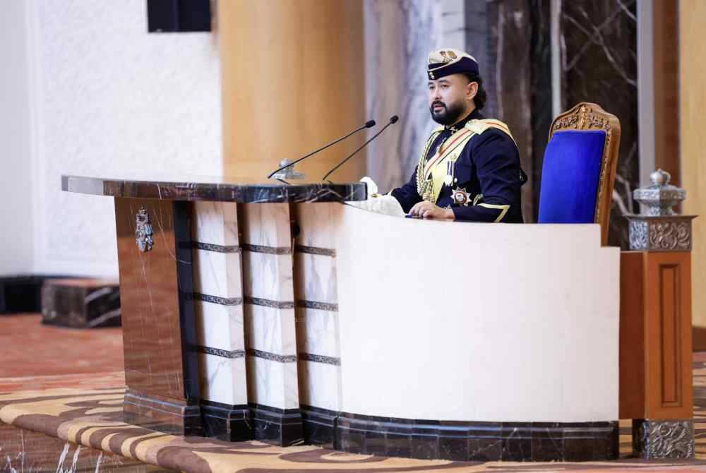 Tunku Mahkota Ismail ketika merasmikan pembukaan rasmi Mesyuarat Pertama bagi Penggal Persidangan Ketiga Dewan Undangan Negeri (DUN) Johor ke-15 di di Bangunan Sultan Ismail, Kota Iskandar, pada Khamis.