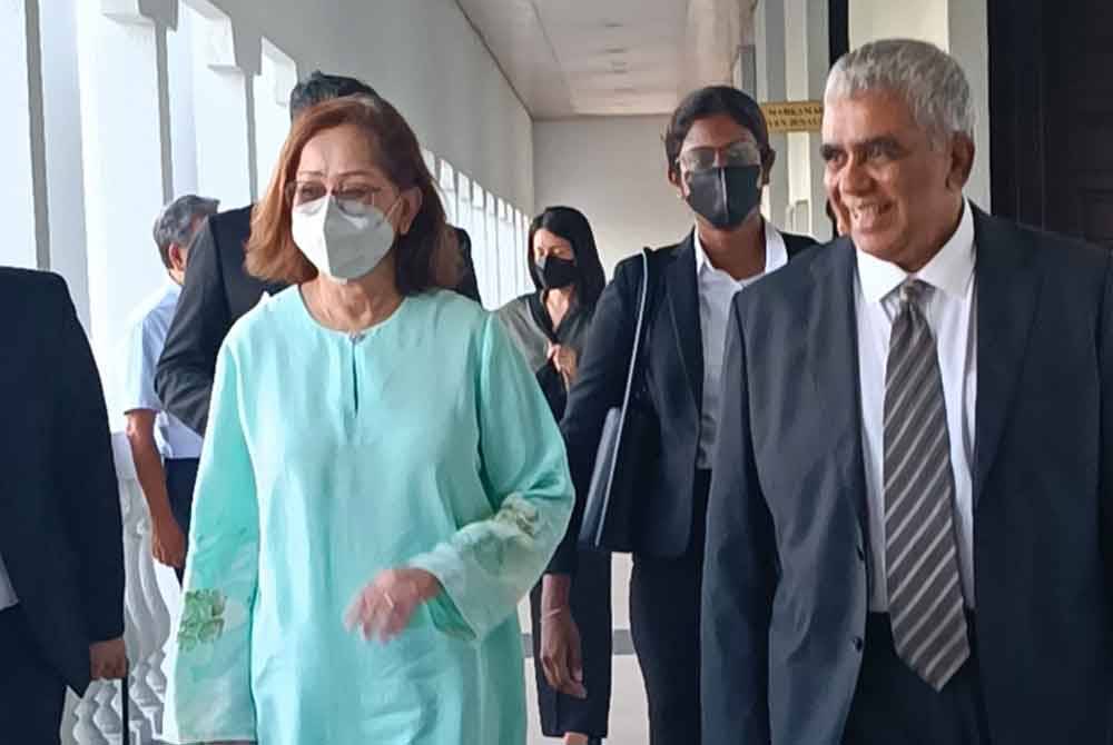 Na'imah hadir ke Mahkamah Sesyen Kuala Lumpur pada Khamis, dengan memakai baju kurung berwarna hijau, namun mahkamah membenarkan kehadiran Daim dikecualikan.