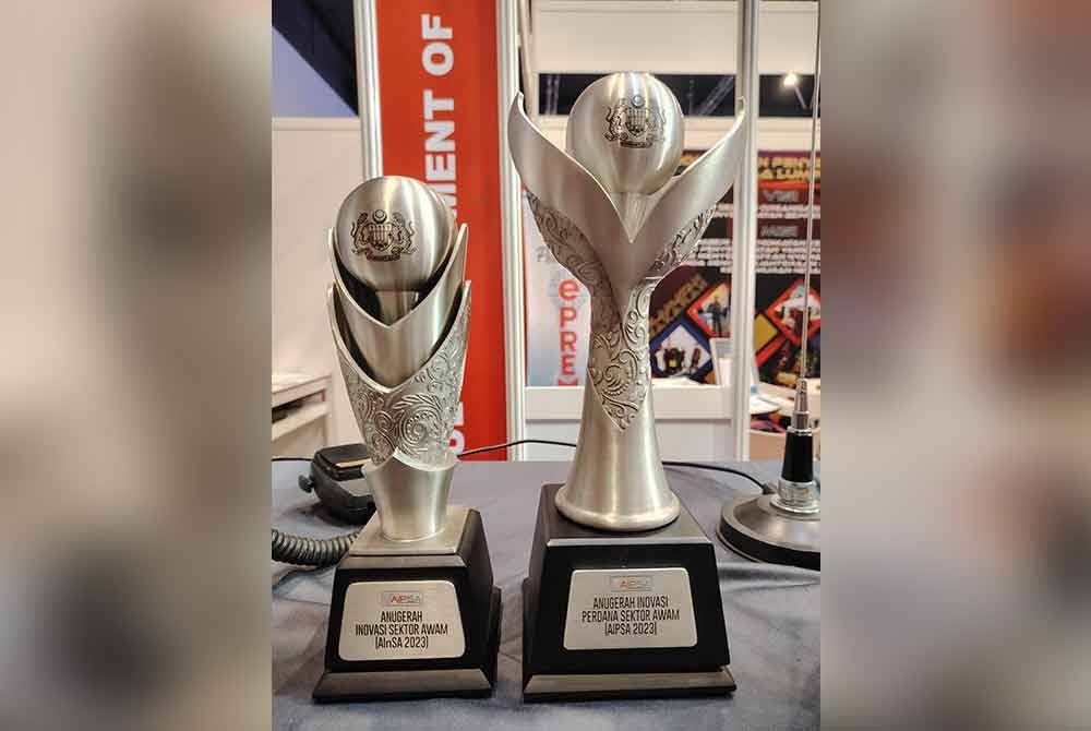 Dua anugerah yang diterima JBPM hasil inovasi Sistem Memintas Frekuensi Audio.