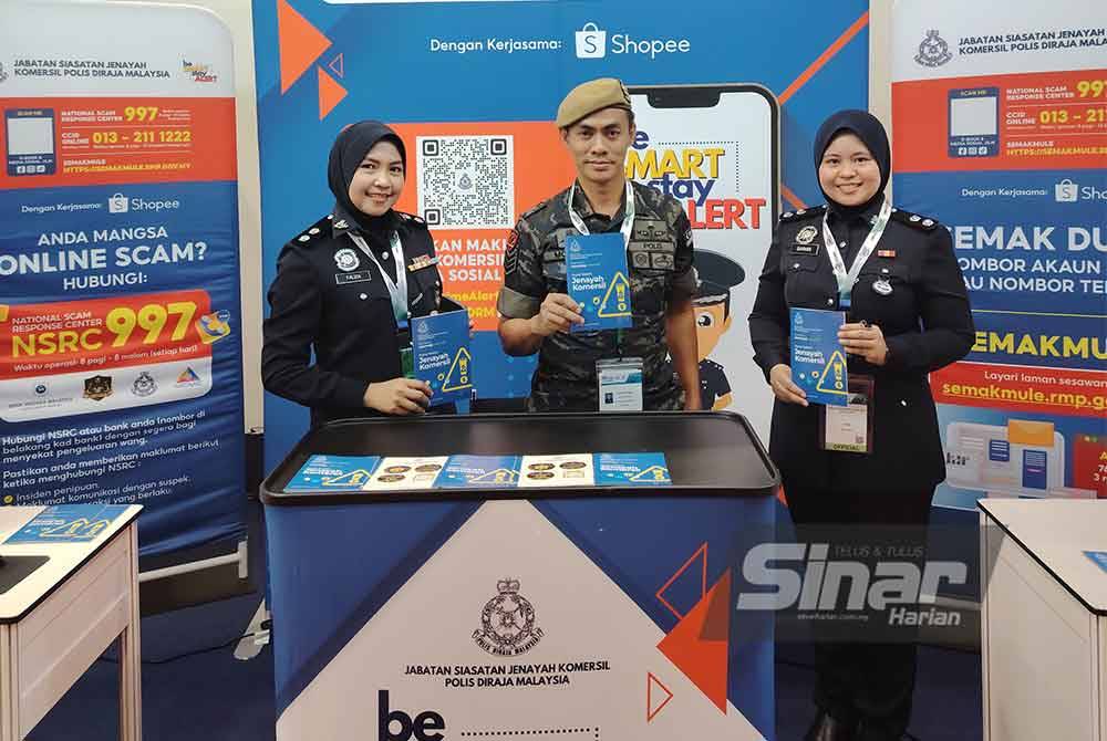 Pengunjung reruai JSJK di DSA dan NATSEC Asia 2024 juga diberi input menerusi buku berkaitan isu jenayah komersial terkini.