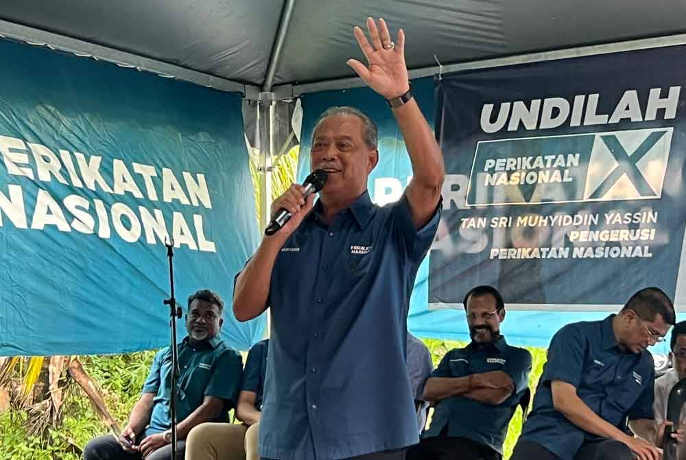 Muhyiddin ketika berucap pada program ramah mesra bersama kaum India di Batang Kali.