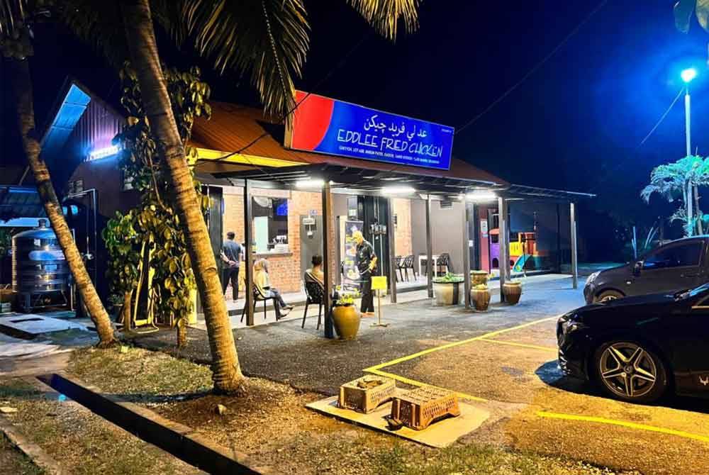 Cawangan Eddlee Fried Chicken di Kota Bharu.