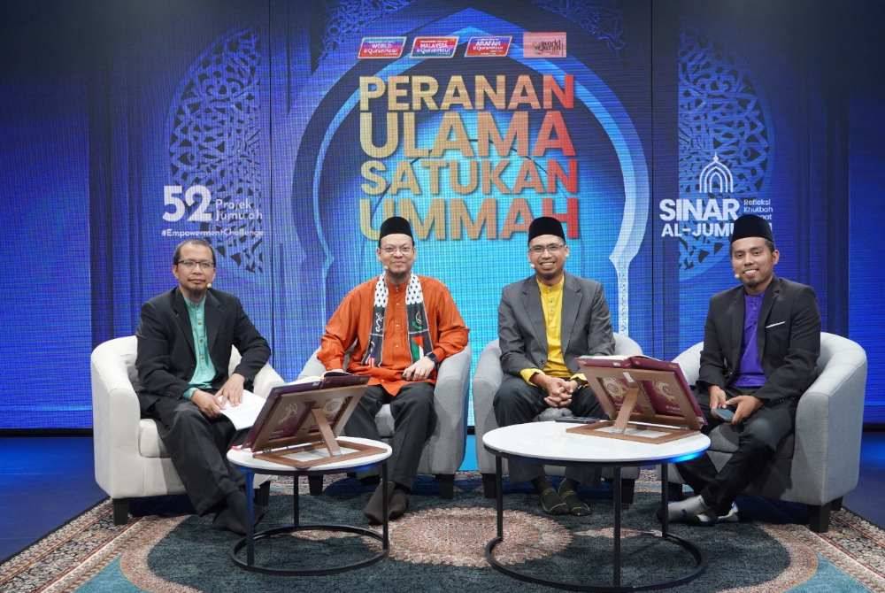 DARI kiri: Ketua Pegawai Penyelidik Yayasan Warisan Ummah Ikhlas, Fazrul Ismail bertindak selaku hos; Dr Zaharuddin; Dr Muhammad Arif dan qari, Ustaz Mohamad Husaini Mahmur pada program Sinar Al-Jumu'ah Khas 2024 Siri 5, bertajuk 'Peranan Ulama Satukan Ummah', Jumaat lalu.