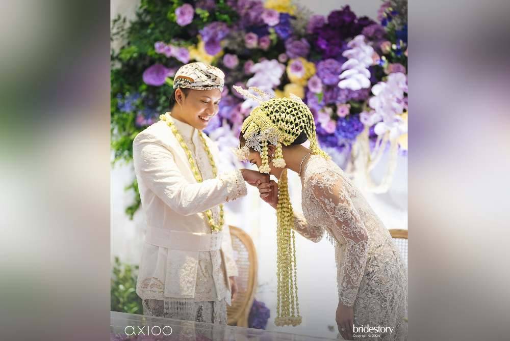 Rizky Febian dan Mahalini selamat disatukan dengan sekali lafaz pada awal pagi Jumaat di Hotel Raffles, Jakarta, Indonesia.