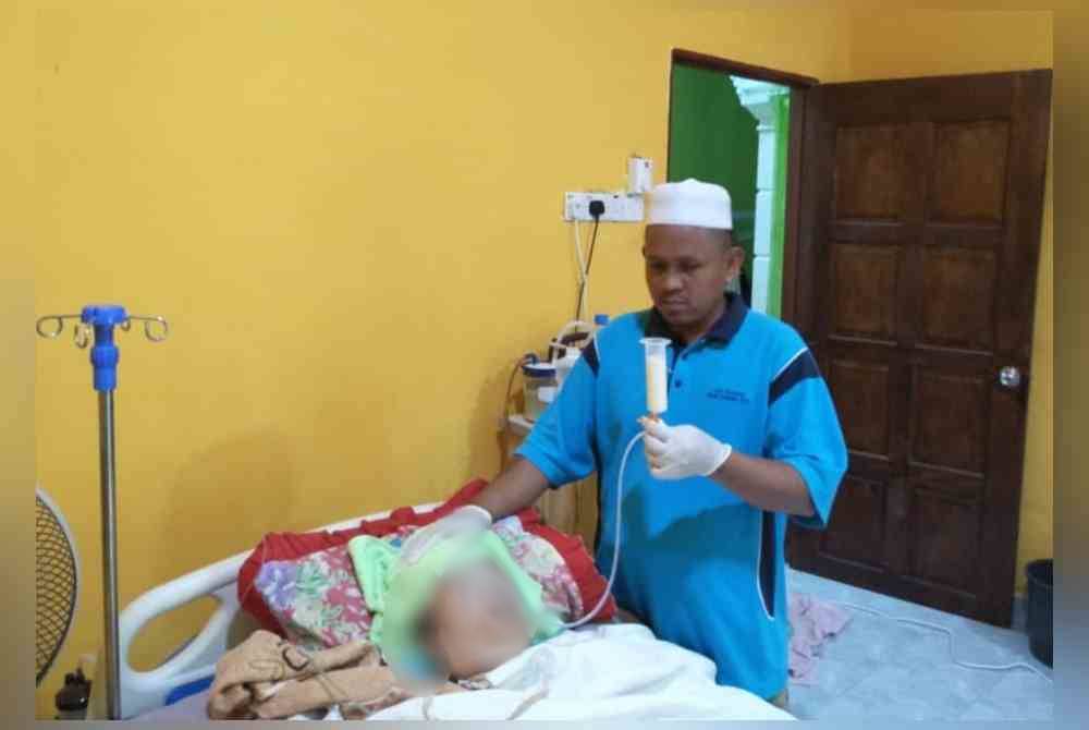 Nurul Azhani memerlukan penjagaan ekslusif sepanjang masa menyebabkan Muhammad Shazuan tidak dapat mencari pendapatan tambahan.