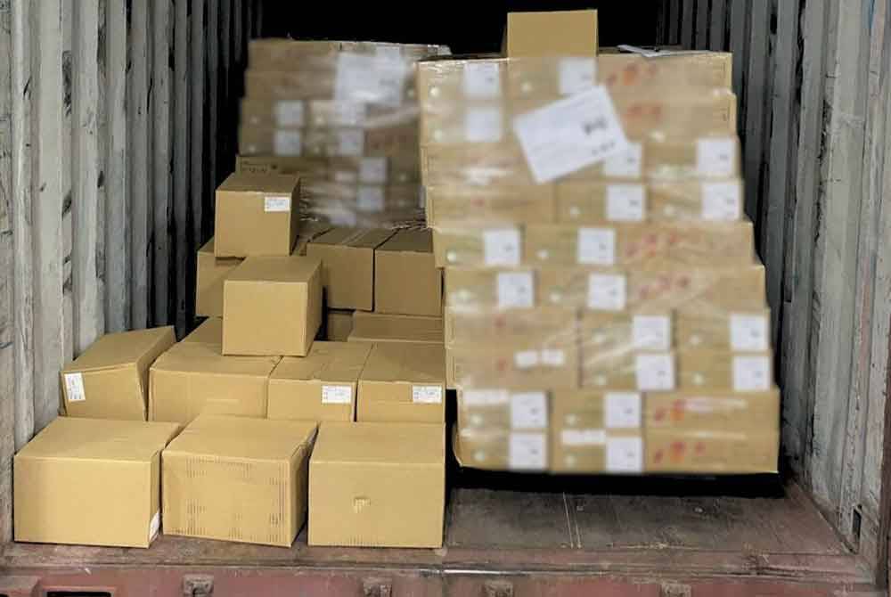 Kira-kira 7.83 tan ubi keledek dirampas kerana tidak mematuhi syarat import yang sah di pintu masuk Bukit Kayu Hitam.