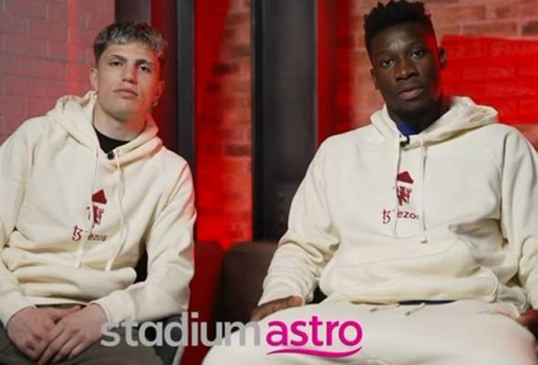 Bintang Manchester United, Alejandro Garnacho, dan penjaga gol utama, Andre Onana, mengucapkan semoga cepat sembuh kepada pemain negara, Faisal Halim. Foto Stadium Astro